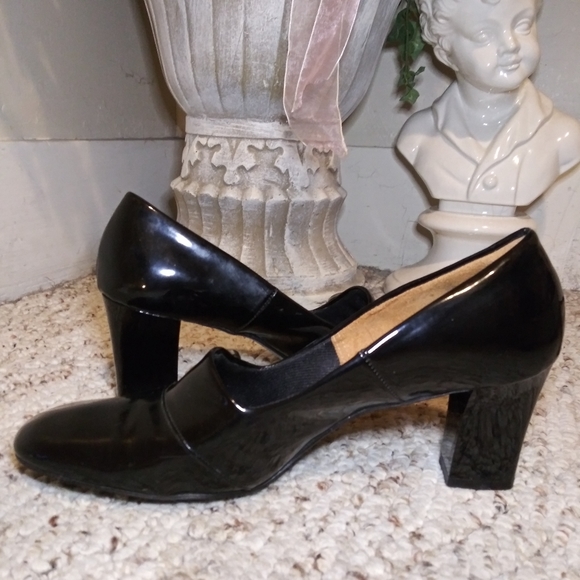 Vintage Miss Wonderful 1960-70's Black Patent Heeled  Loafer Style Pumps - Picture 9 of 16